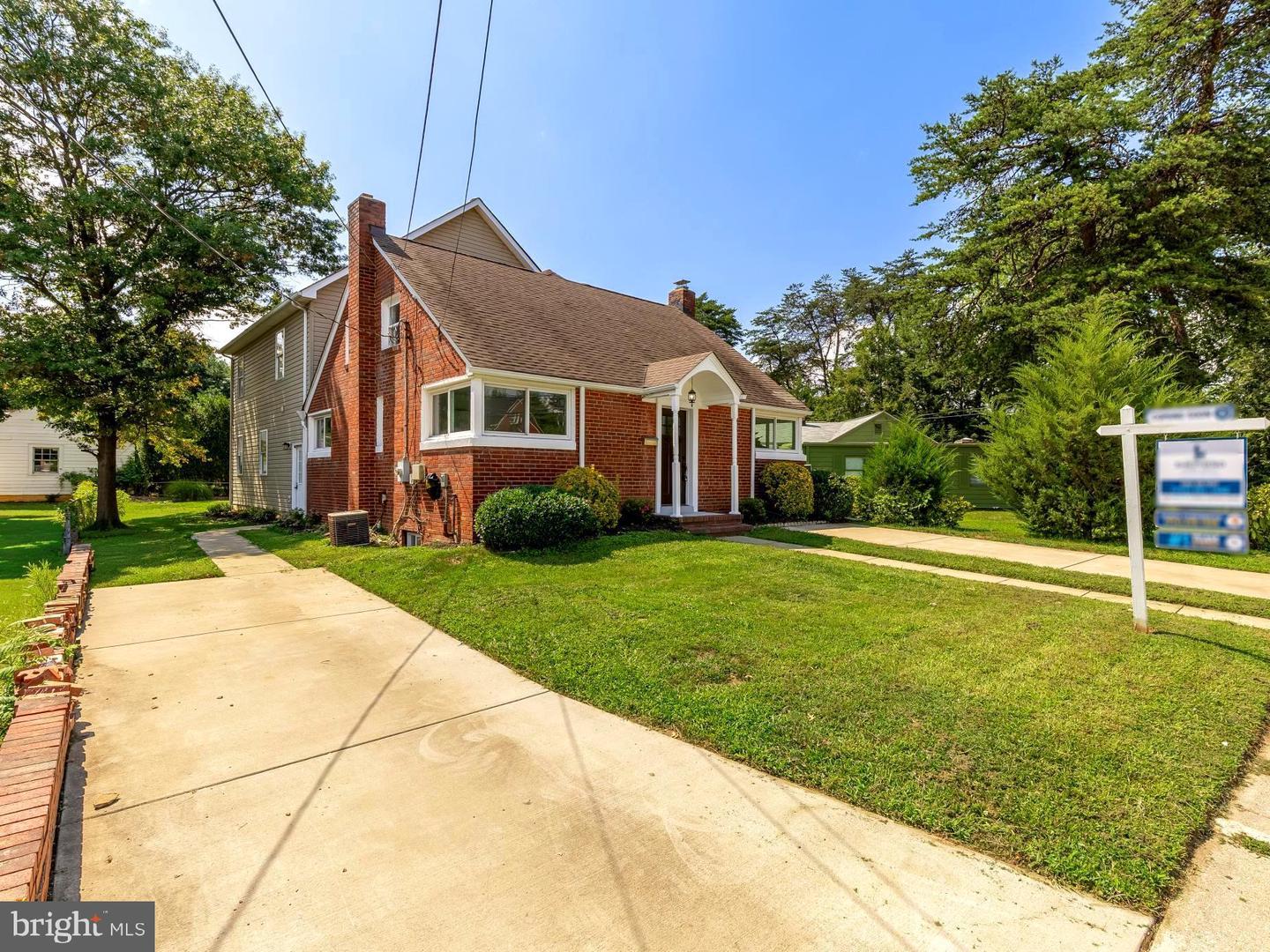 750 N George Mason Dr — photo