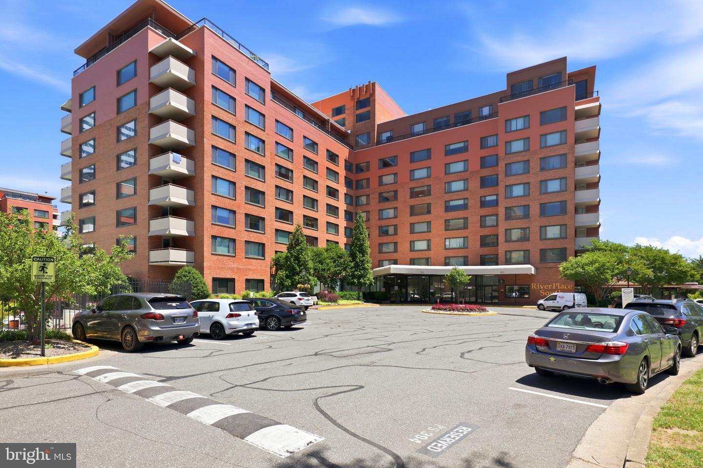 1011 Arlington Blvd #501 — photo
