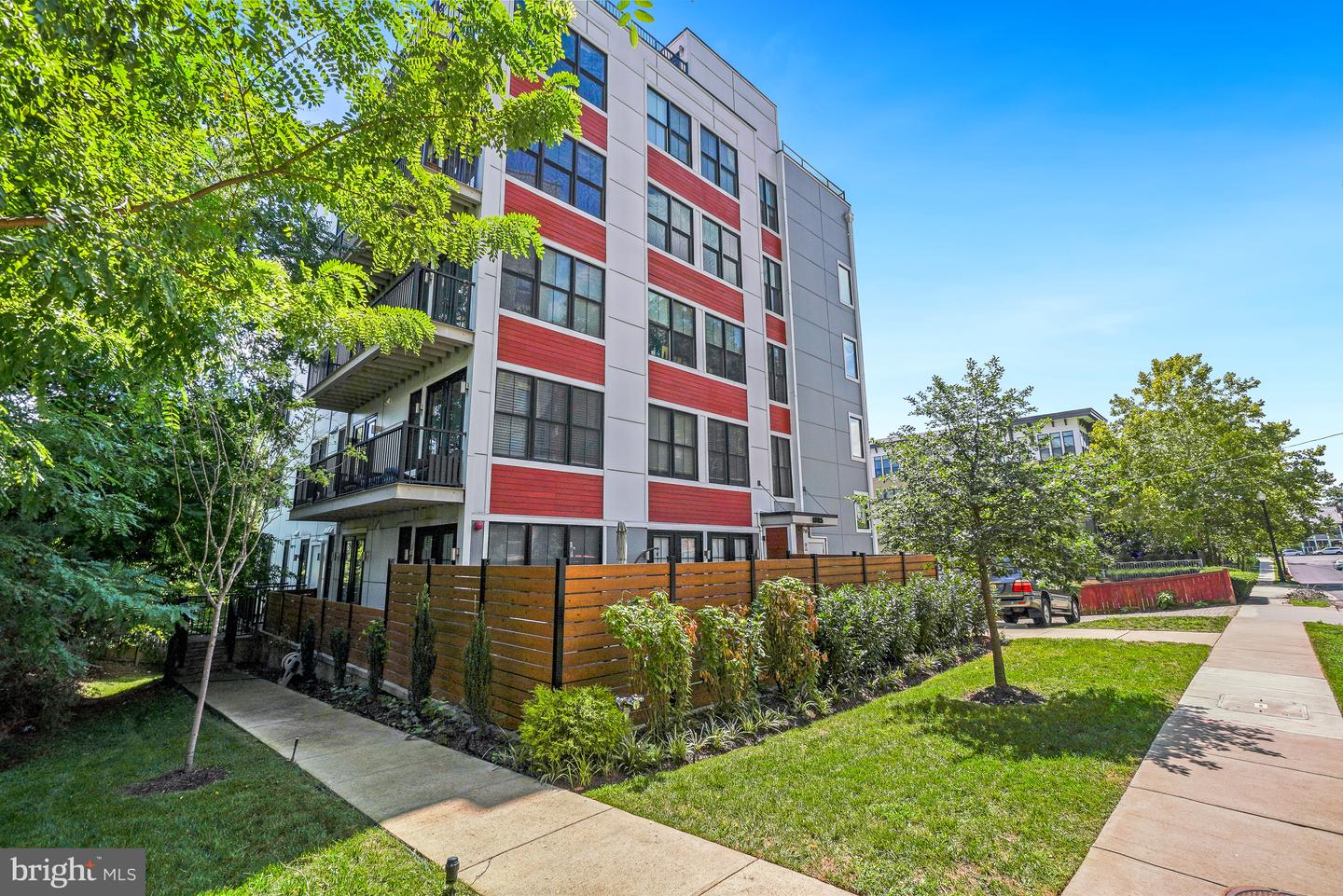 1245 N Pierce St #8 — photo