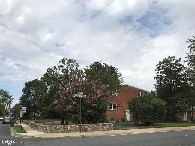 4521 N Carlin Springs Rd — photo