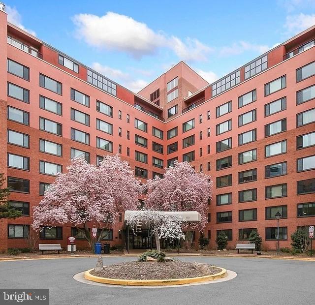 1021 Arlington Blvd #905 — photo