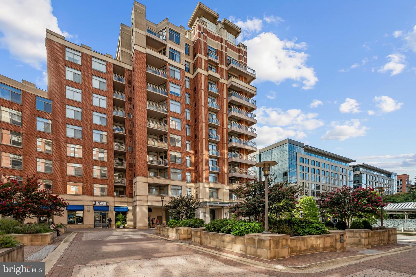 3600 S Glebe Rd #215W — photo
