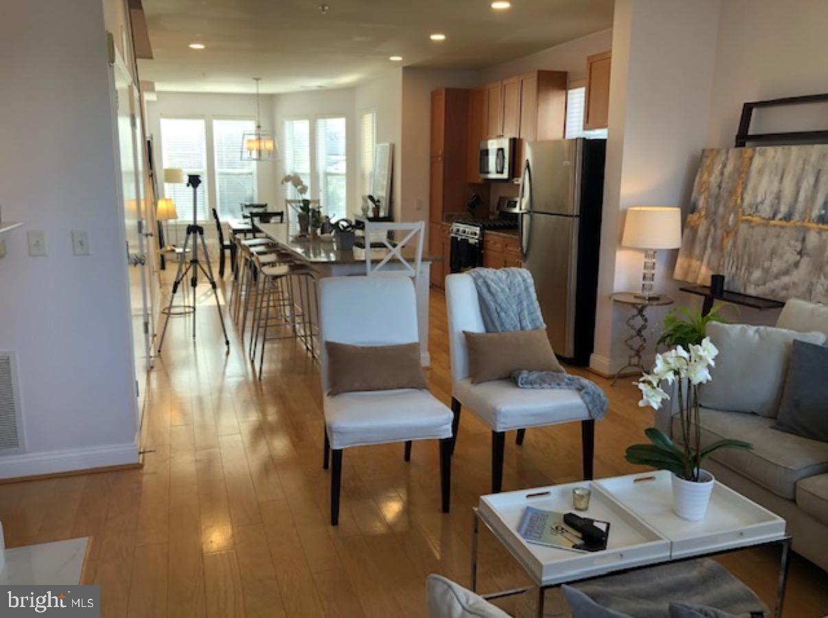 1633 N Colonial Ter #201 — photo