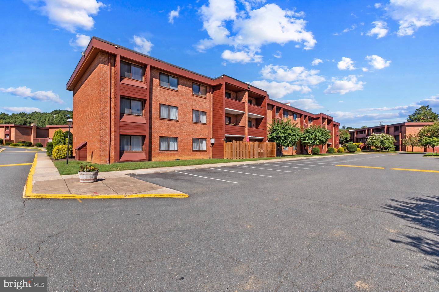 1511 S George Mason Dr #23 — photo