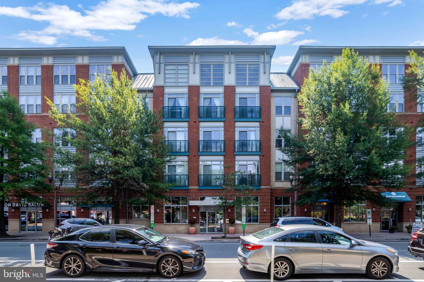 1800 Wilson Blvd #330 — photo