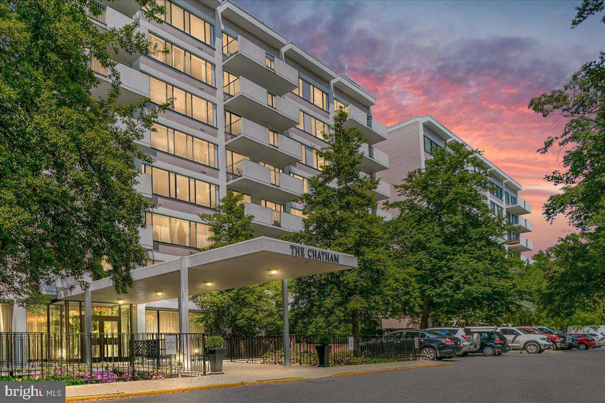 4501 Arlington Blvd #807 — photo