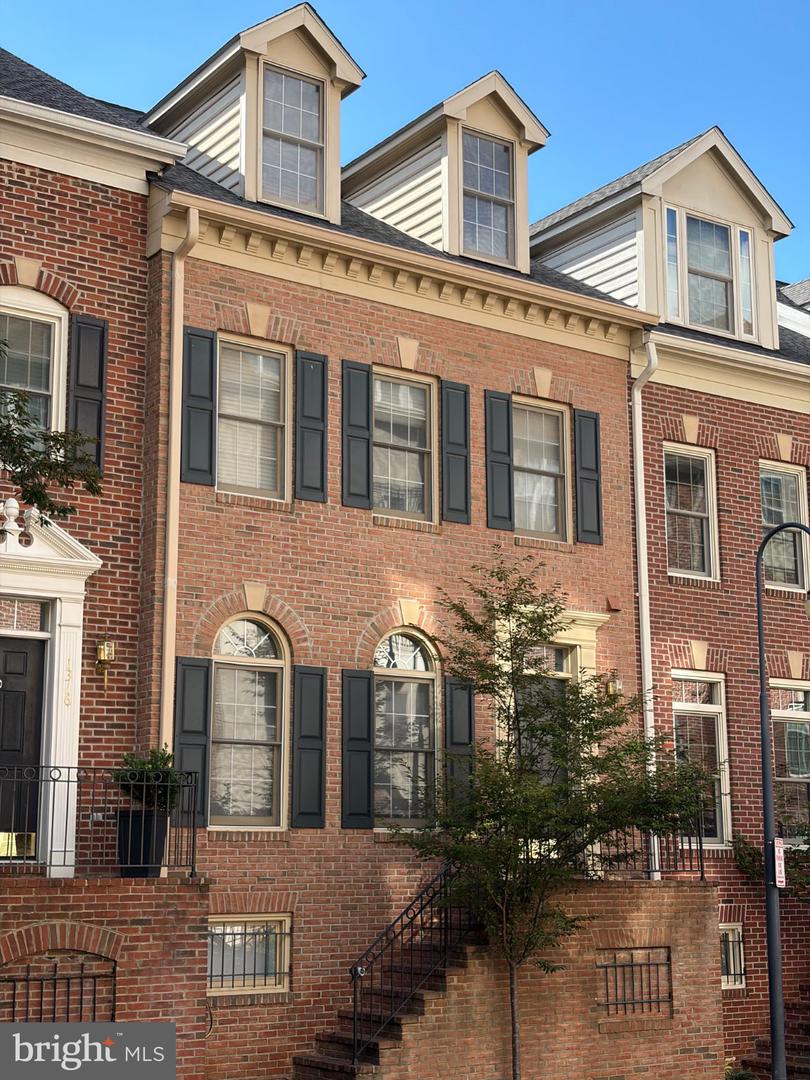 1318 N Adams Ct — photo