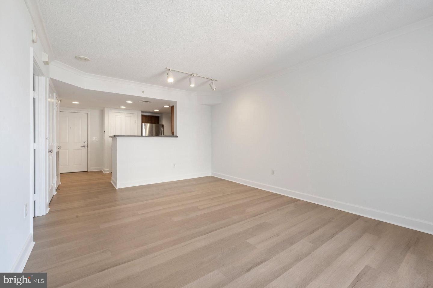 1205 N Garfield St #911 — photo