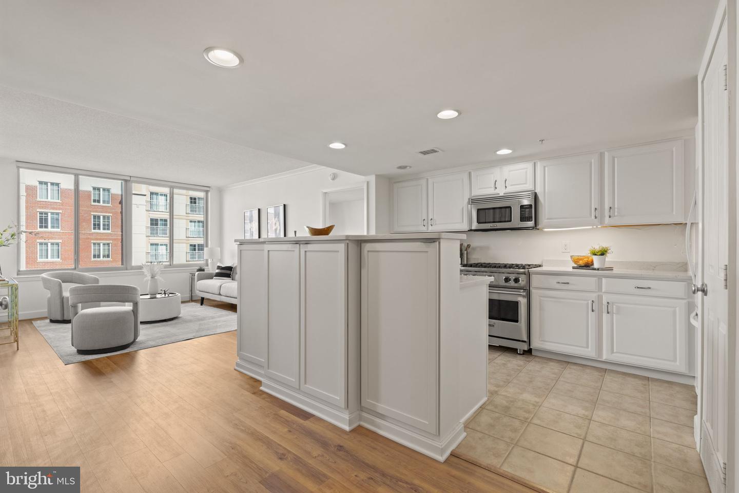 1220 N Fillmore St #606 — photo