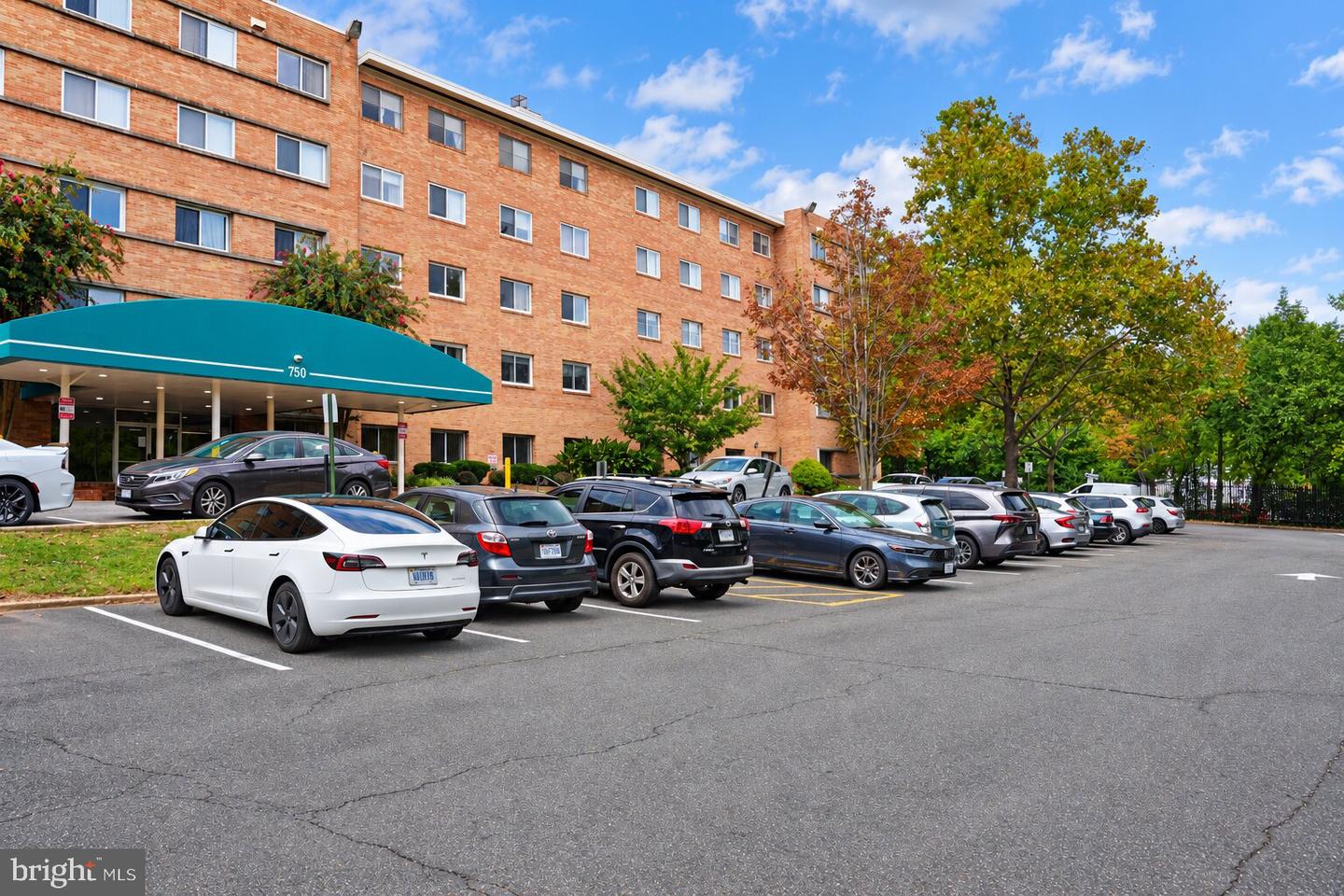 750 S Dickerson St #402 — photo