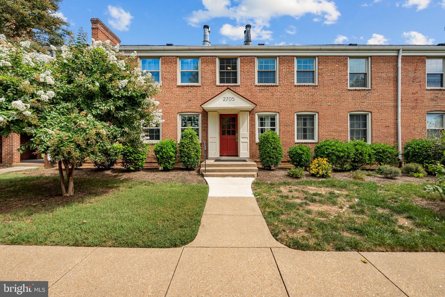 2705 Arlington Blvd #202 — photo
