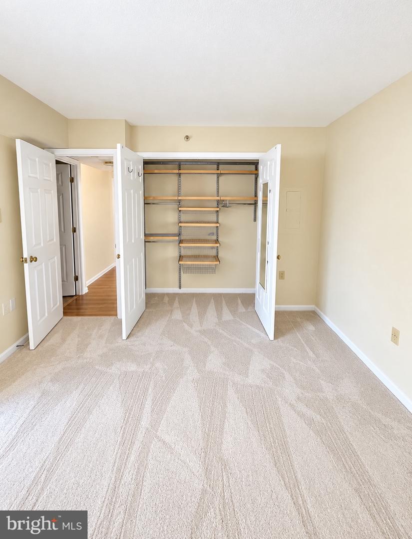 1301 N Courthouse Rd #1216 — photo