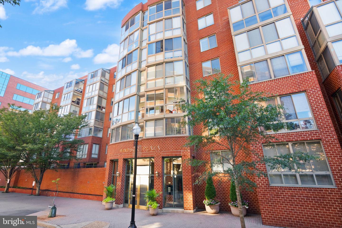 1050 N Taylor St #1-204 — photo