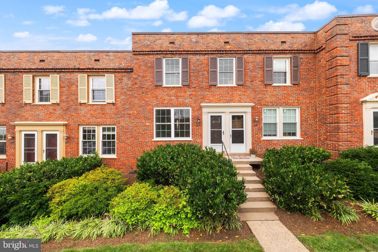 1400 S Edgewood St #521 — photo