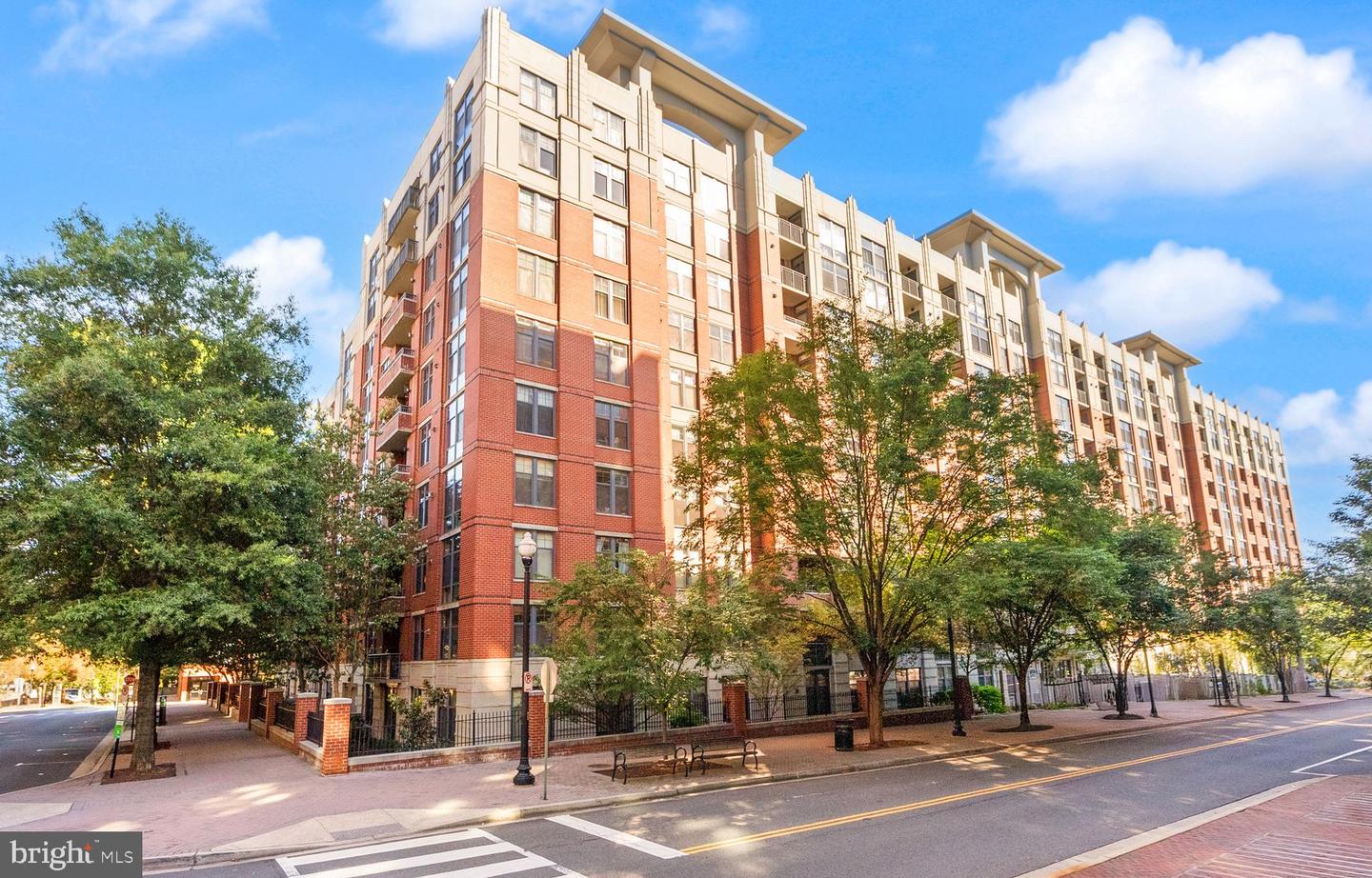 1021 N Garfield St #141 — photo