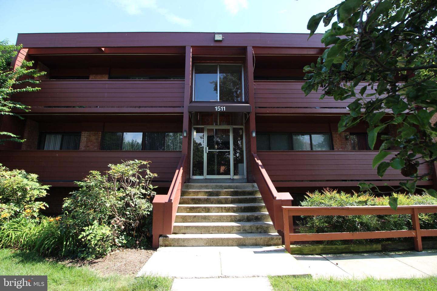 1511 S George Mason Dr #3 — photo