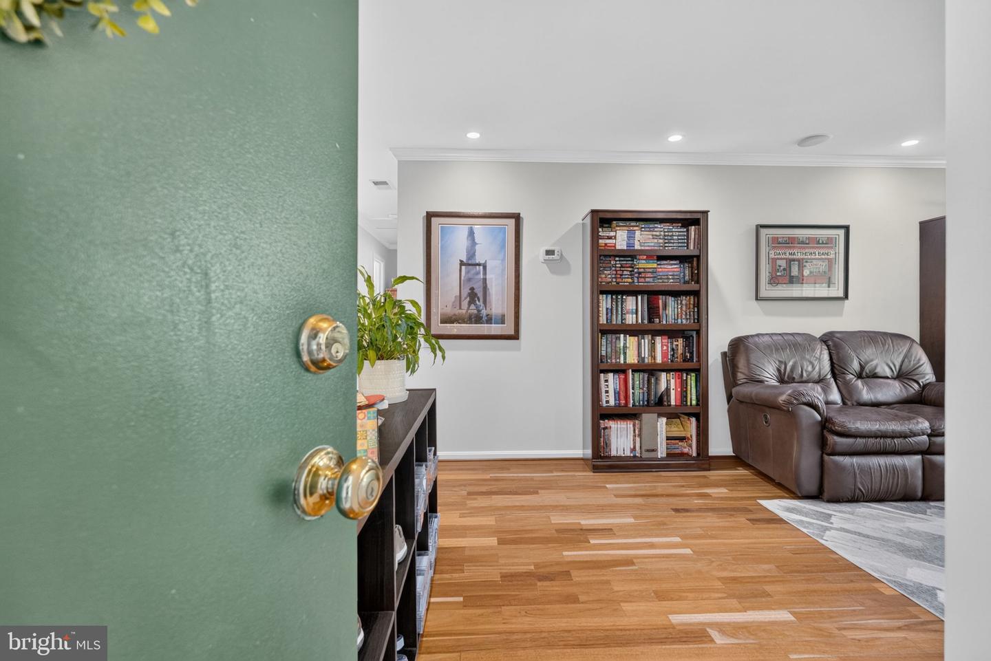 2050 N Calvert St #404 — photo