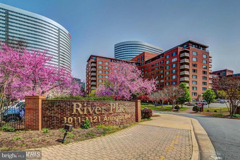 1021 Arlington Blvd #538 — photo