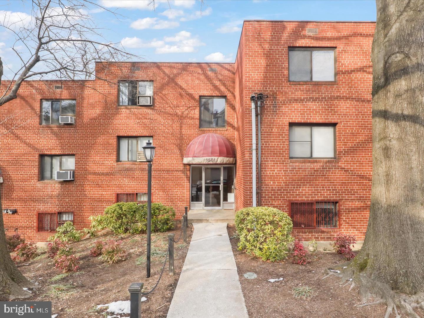 1581 N Colonial Ter #201-X — photo