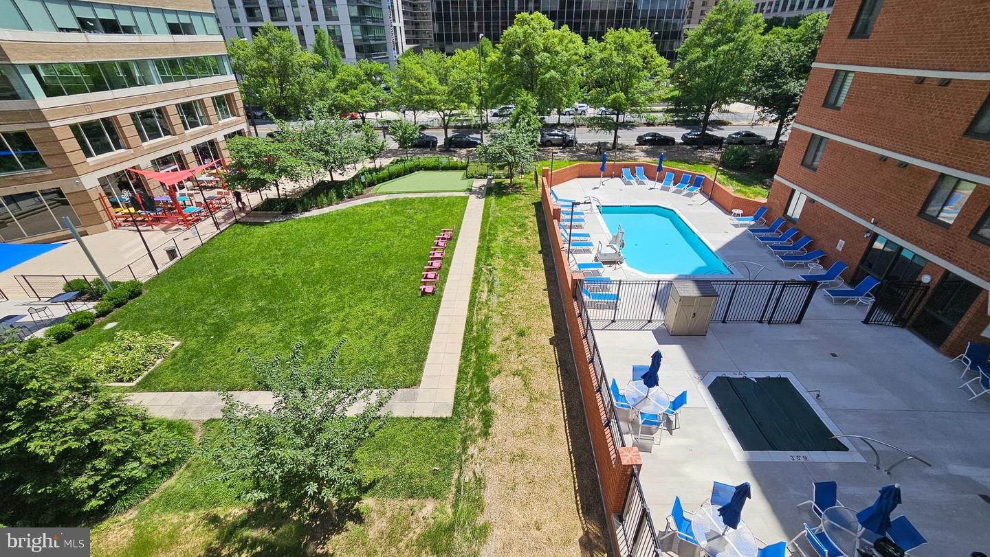 1001 N Randolph St #302 — photo