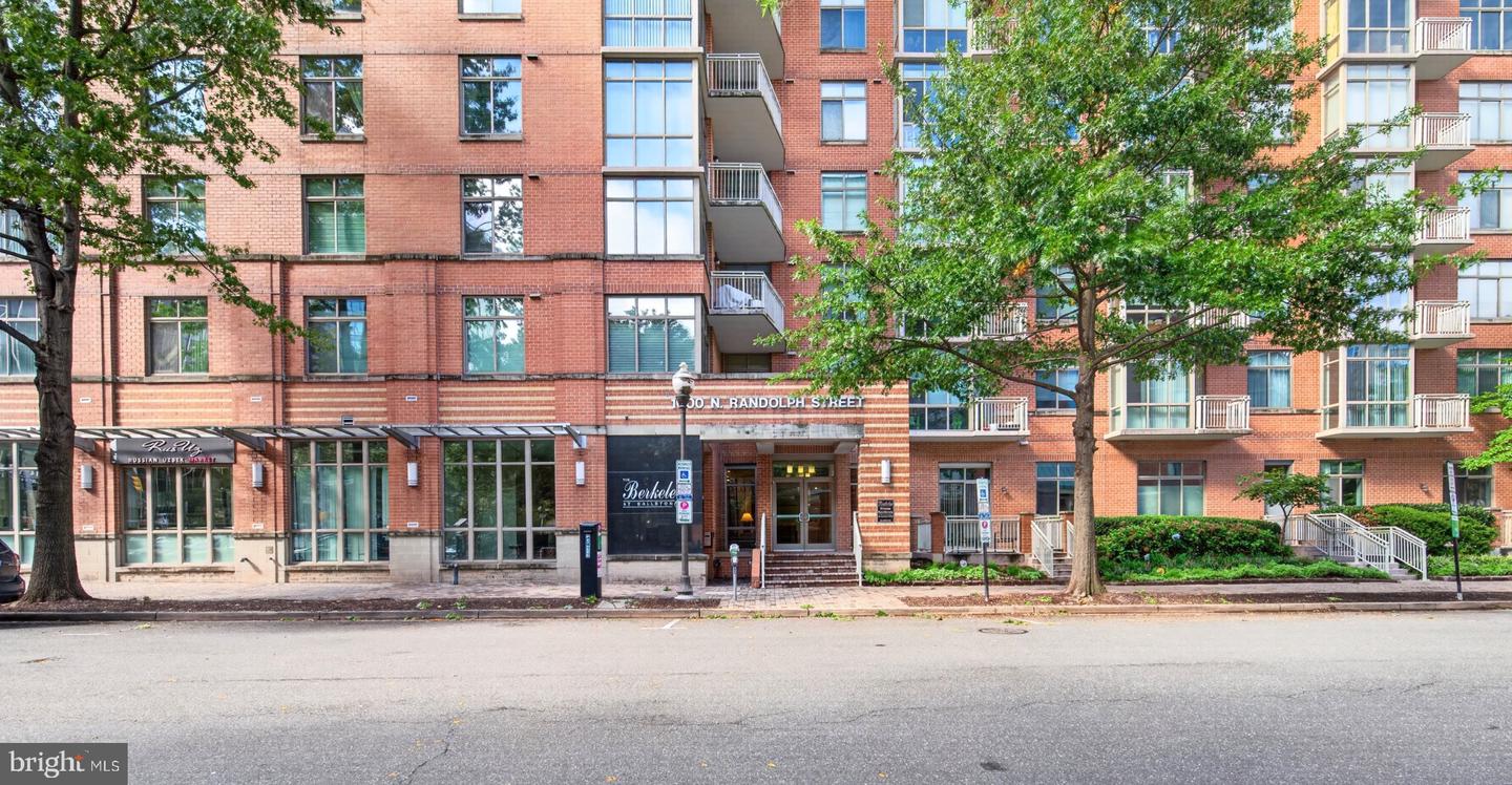 1000 N Randolph St #105 — photo