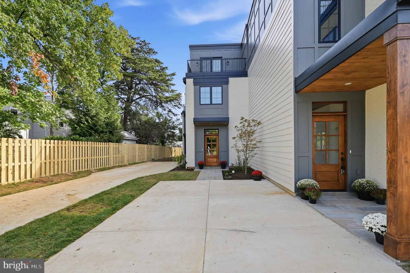 1225 N Quincy St — photo