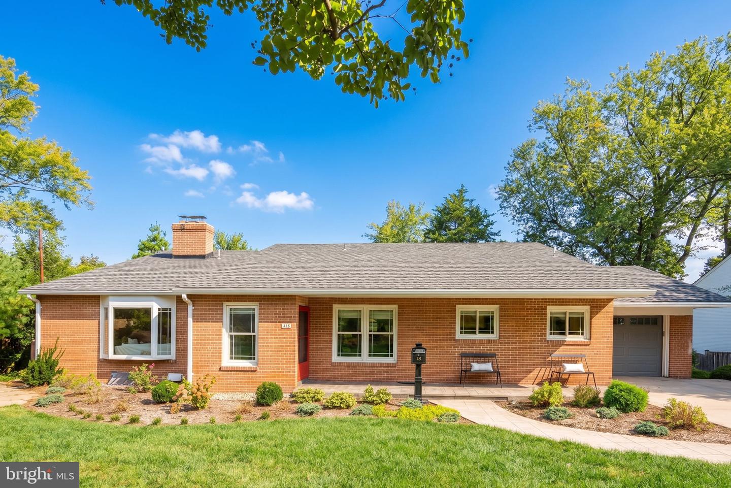 415 Crown View Dr — photo
