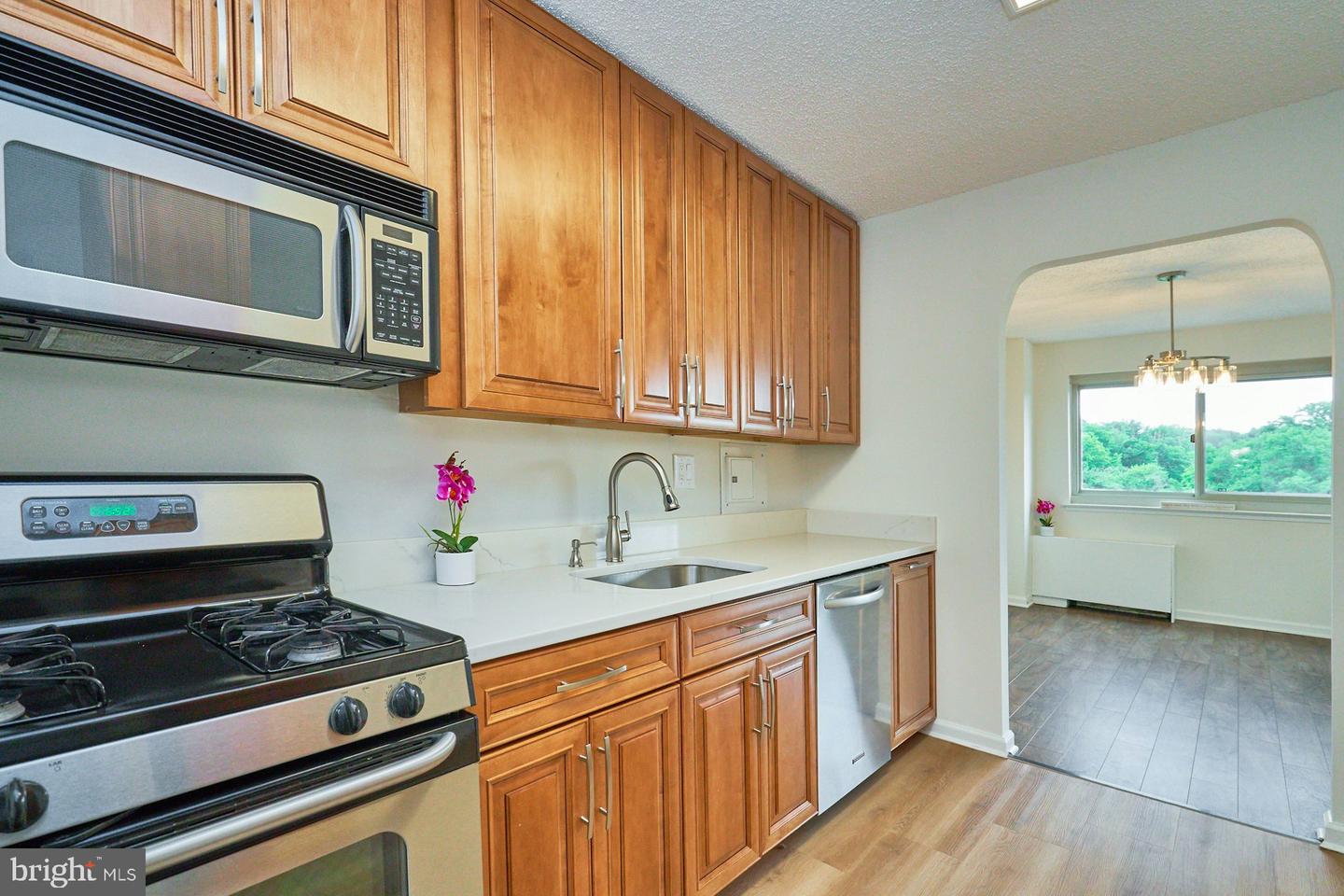 1225 Martha Custis Dr #810 — photo