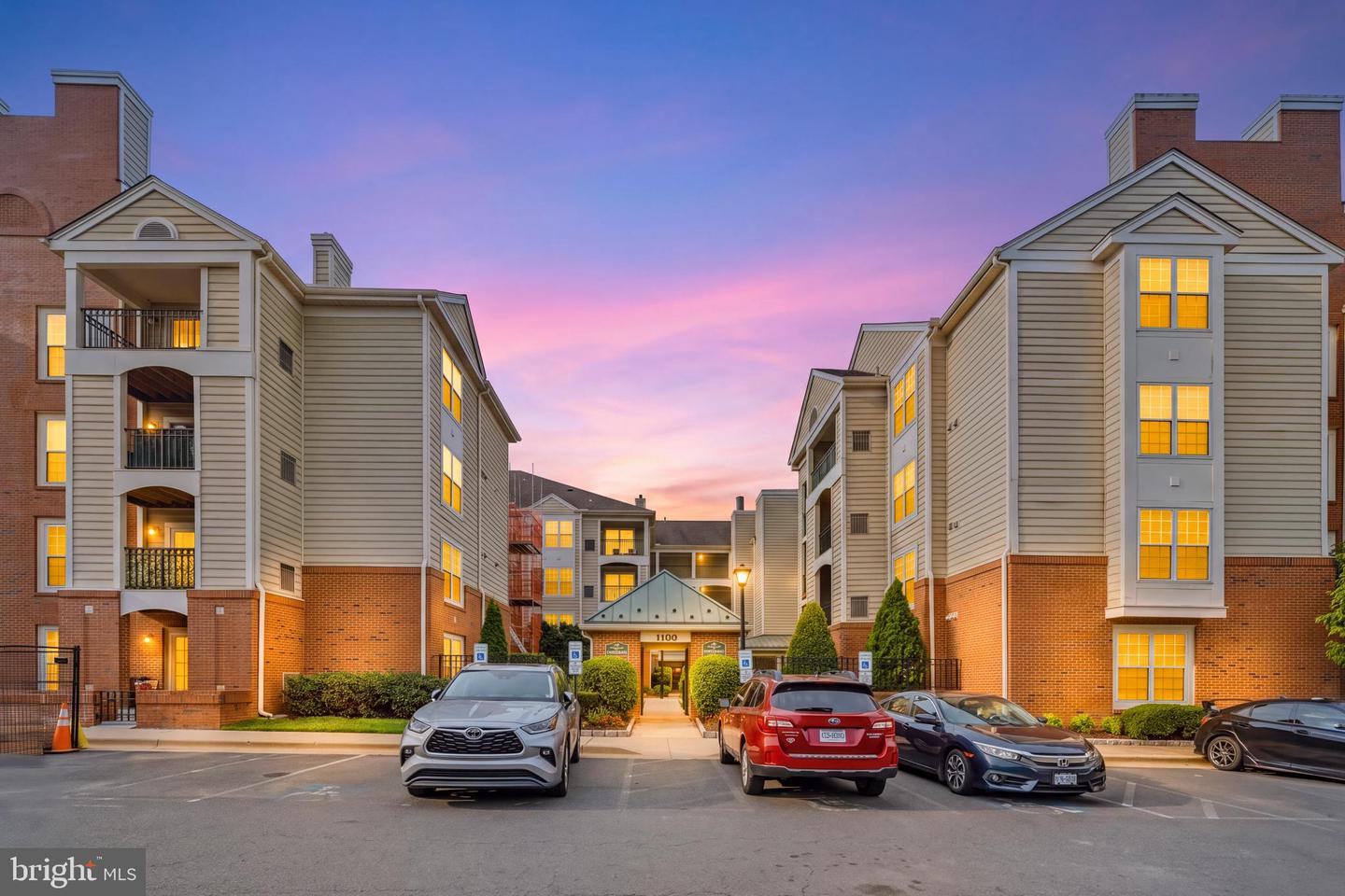1100 Quaker Hill Dr #129 — photo