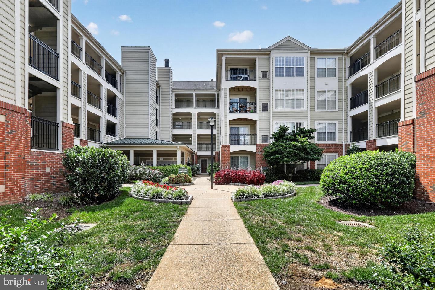 1100 Quaker Hill Dr #326 — photo