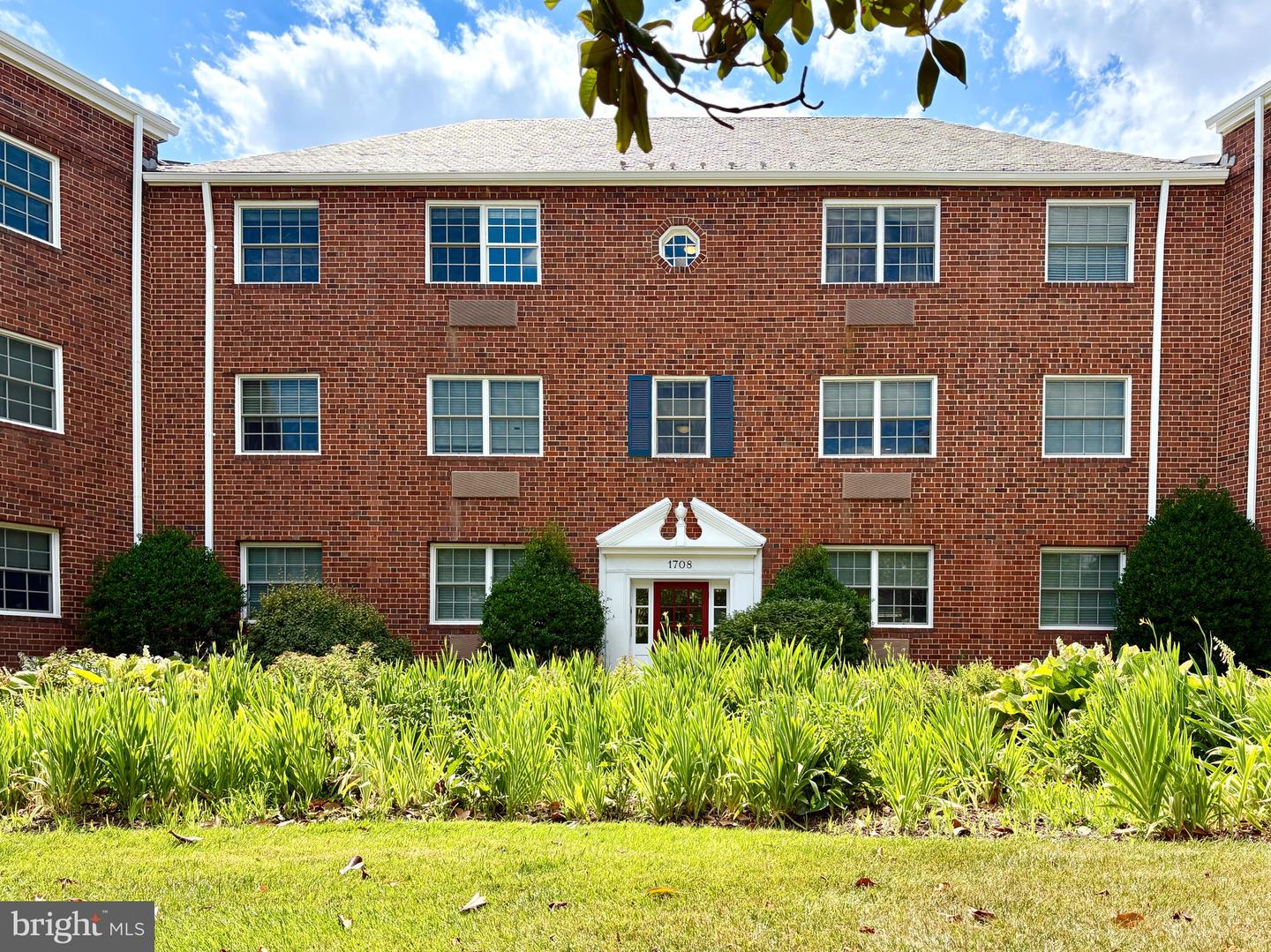 1708 W Abingdon Dr #301 — photo