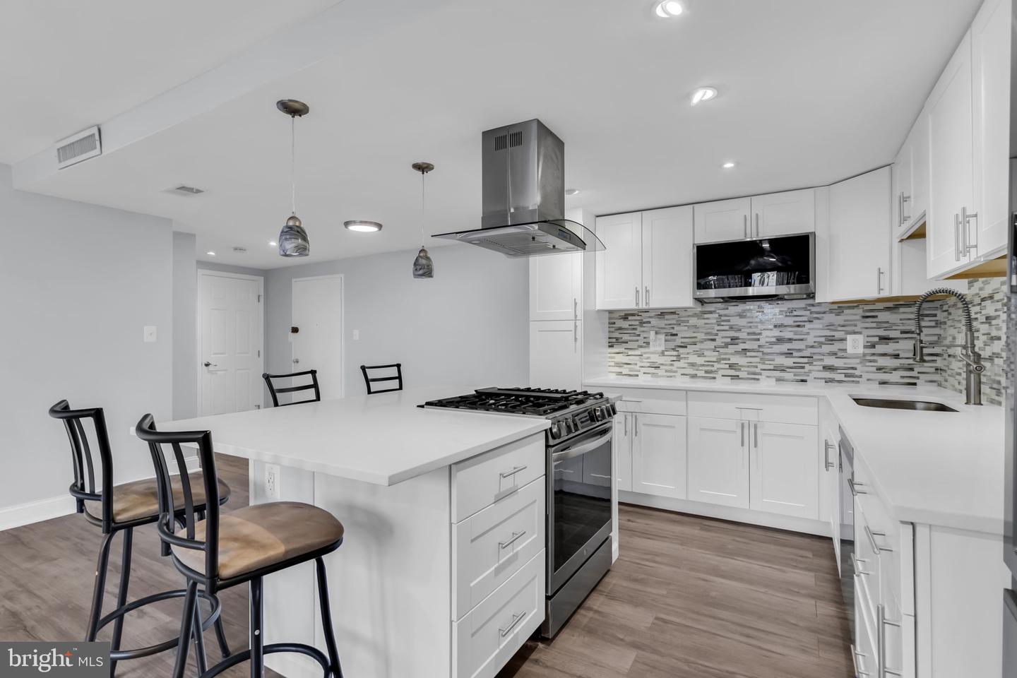 4600 Duke St #303 — photo