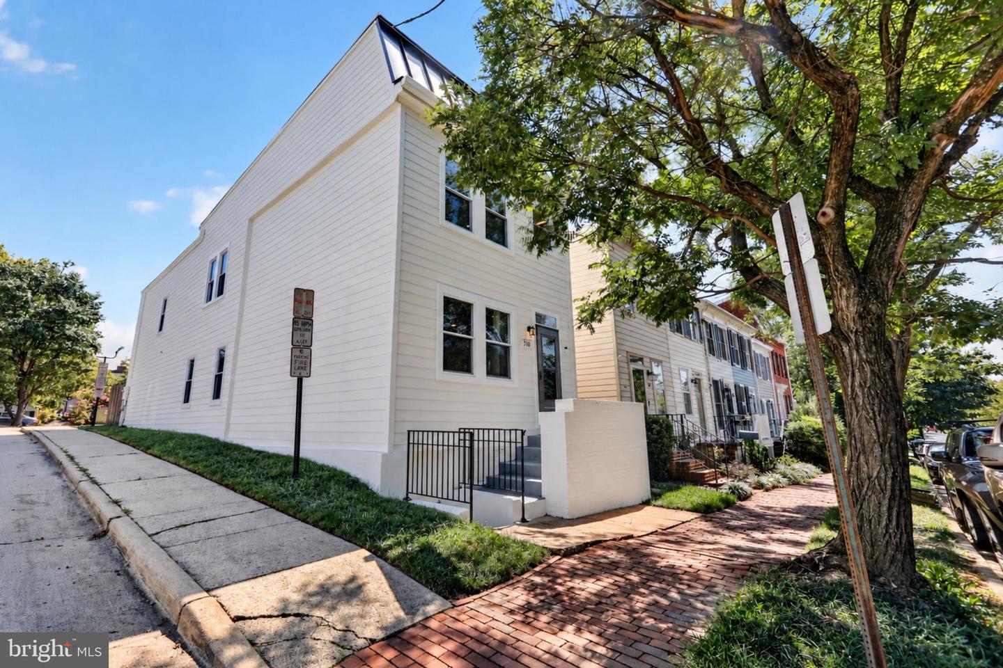 310 S Alfred St — photo