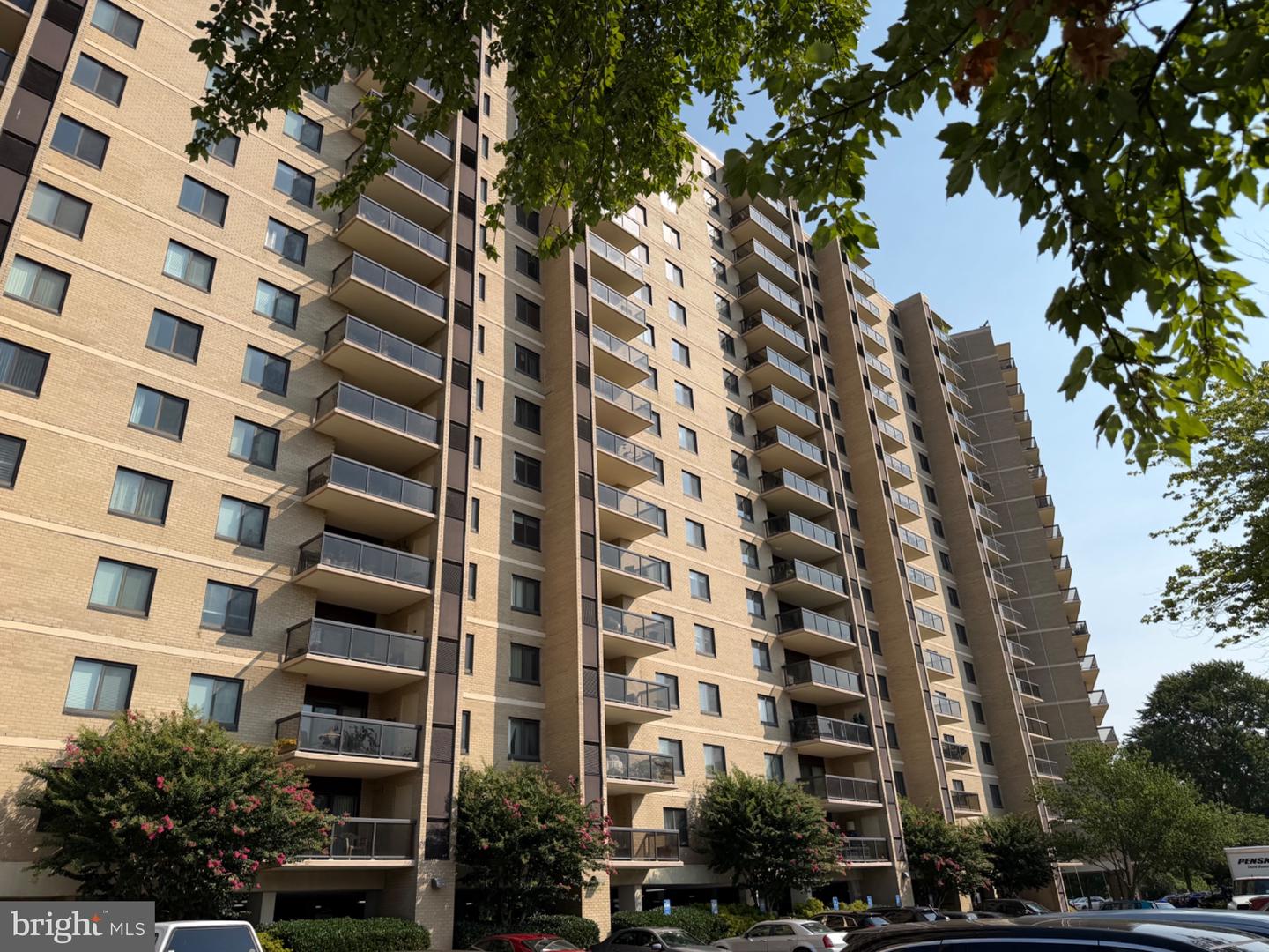 203 Yoakum Pkwy #920 — photo