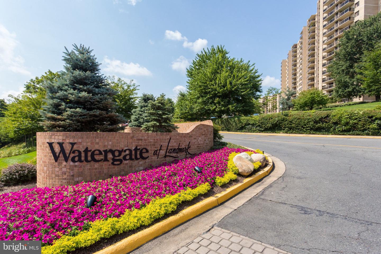 309 Yoakum Pkwy #616 — photo