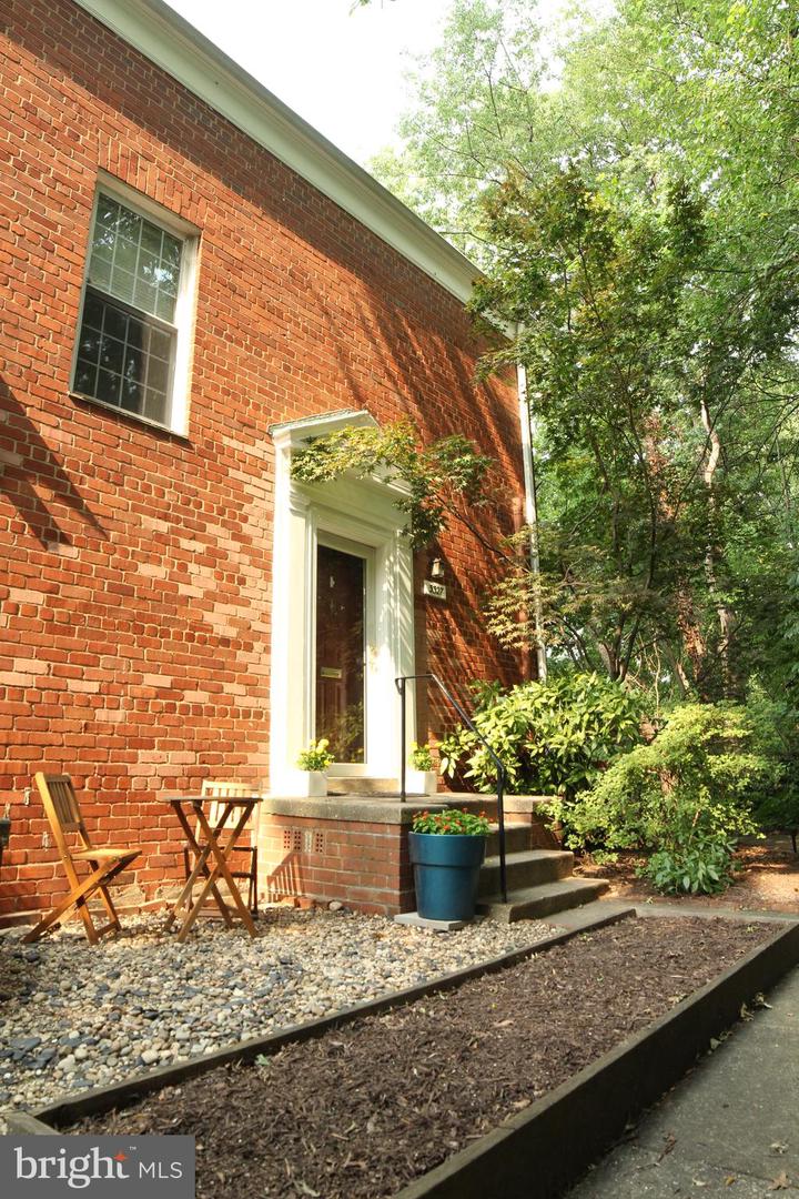 3327 Martha Custis Dr #3327 — photo