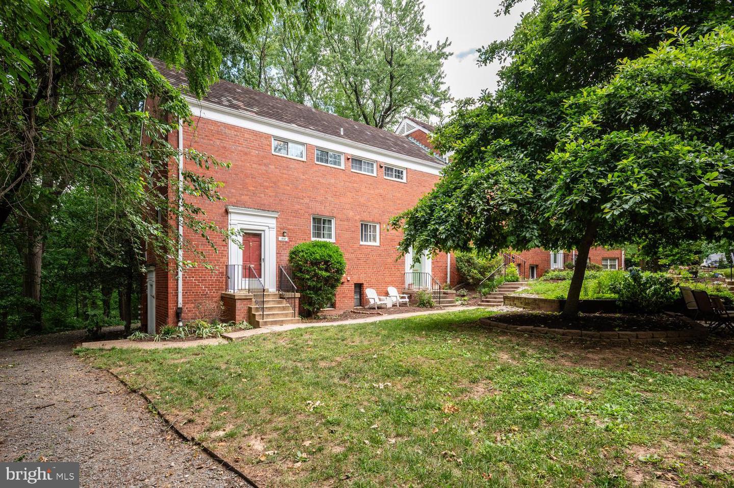 1557 Mount Eagle Pl — photo