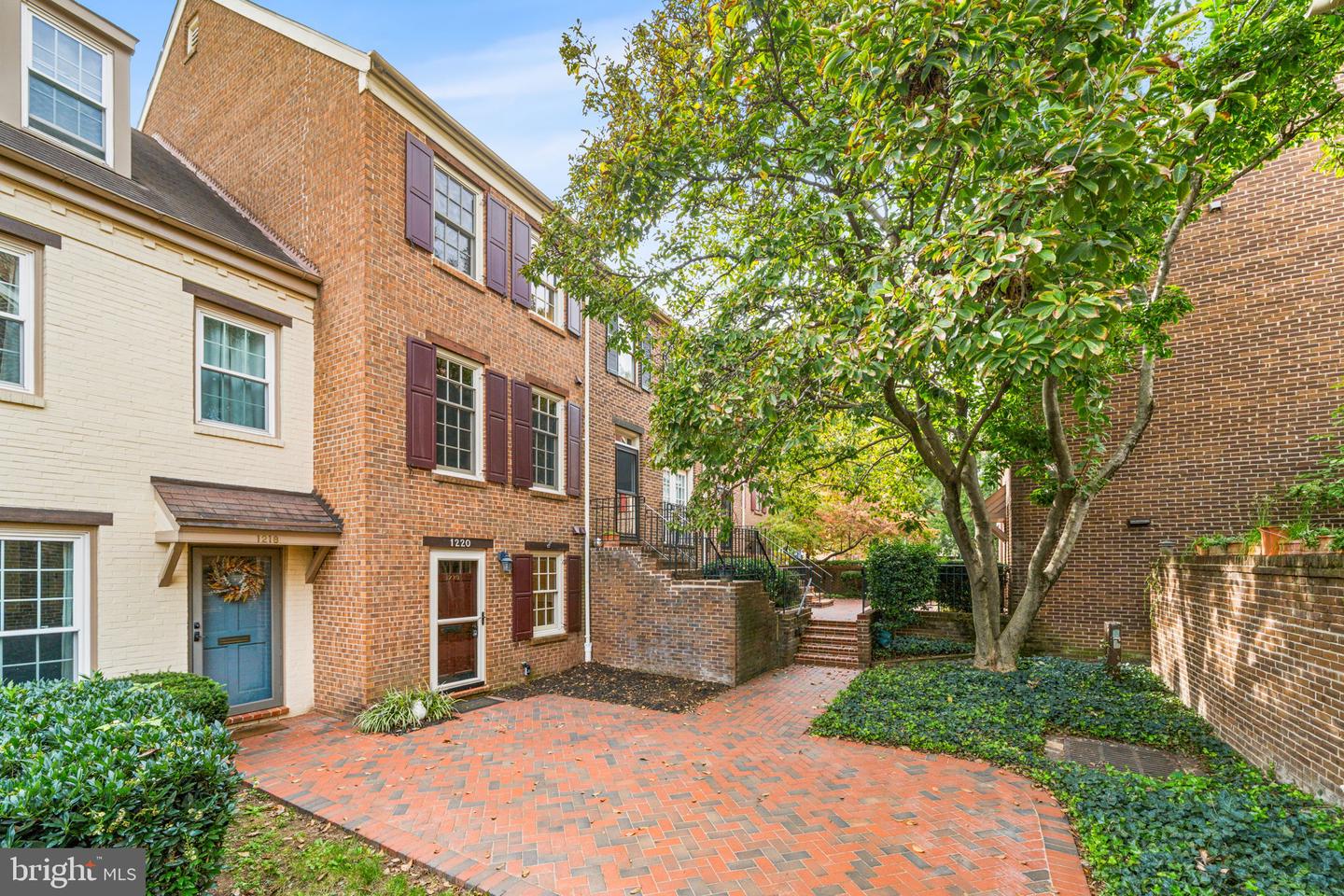 1220 Michigan Ct — photo
