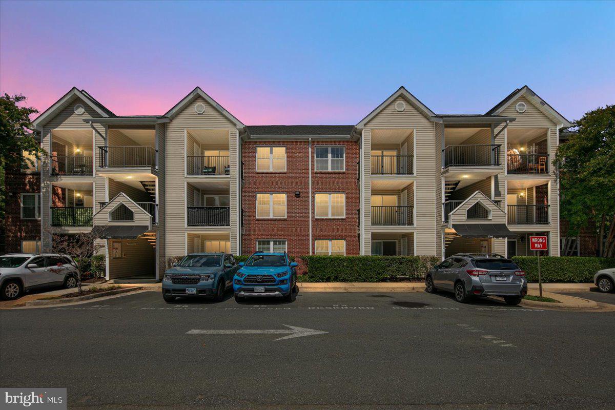 3306 Wyndham Cir #127 — photo