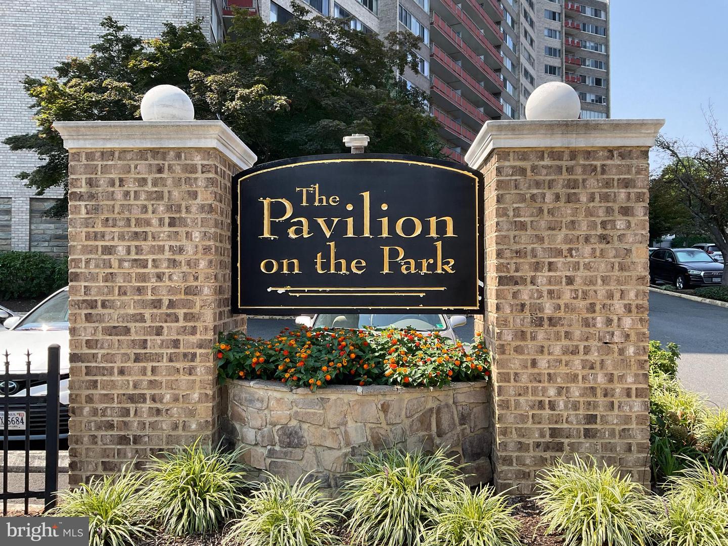 5340 Holmes Run Pkwy #404 — photo