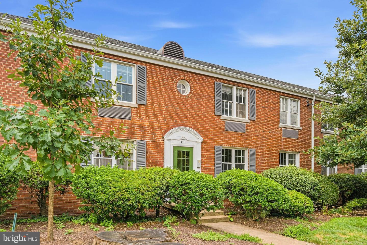 211 E Glebe Rd #B — photo