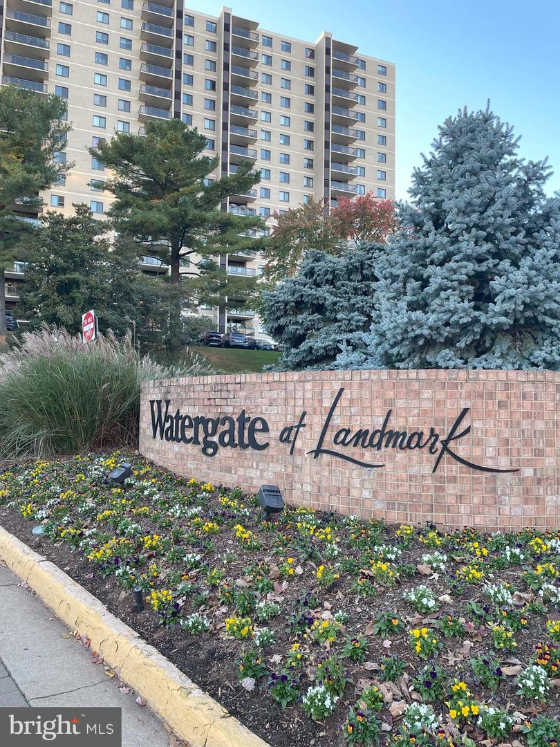 203 Yoakum Pkwy #1807 — photo