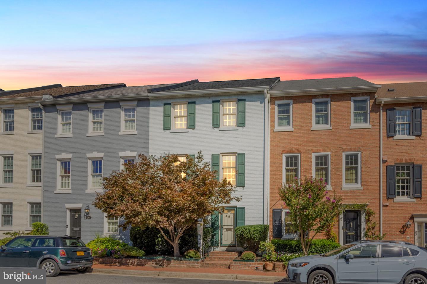 107 Pommander Walk — photo