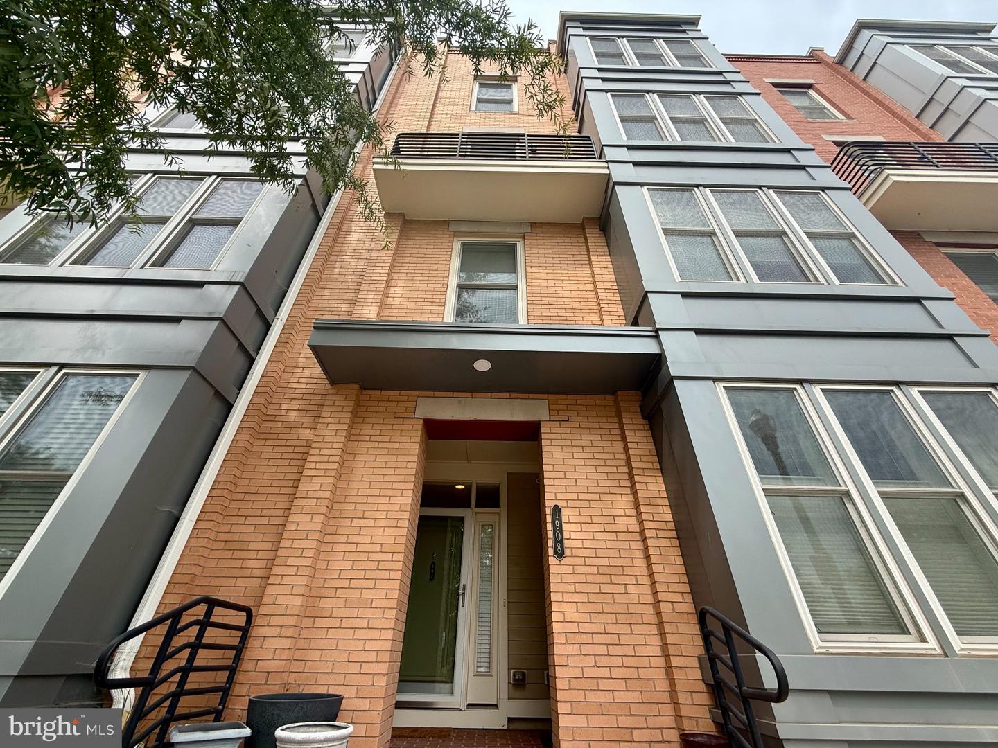 1908 Potomac Ave #102 — photo