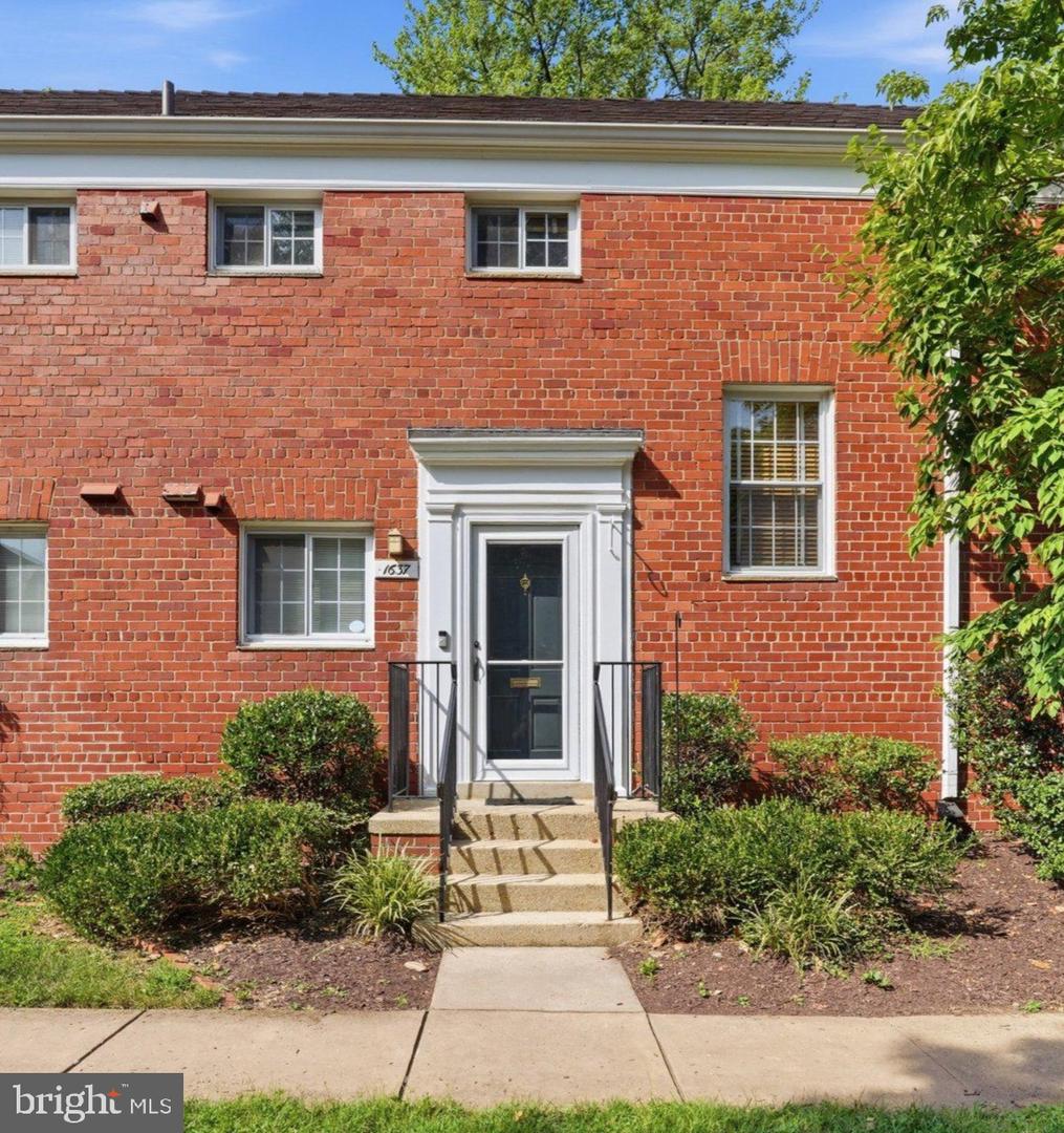 1637 Mt Eagle Pl — photo
