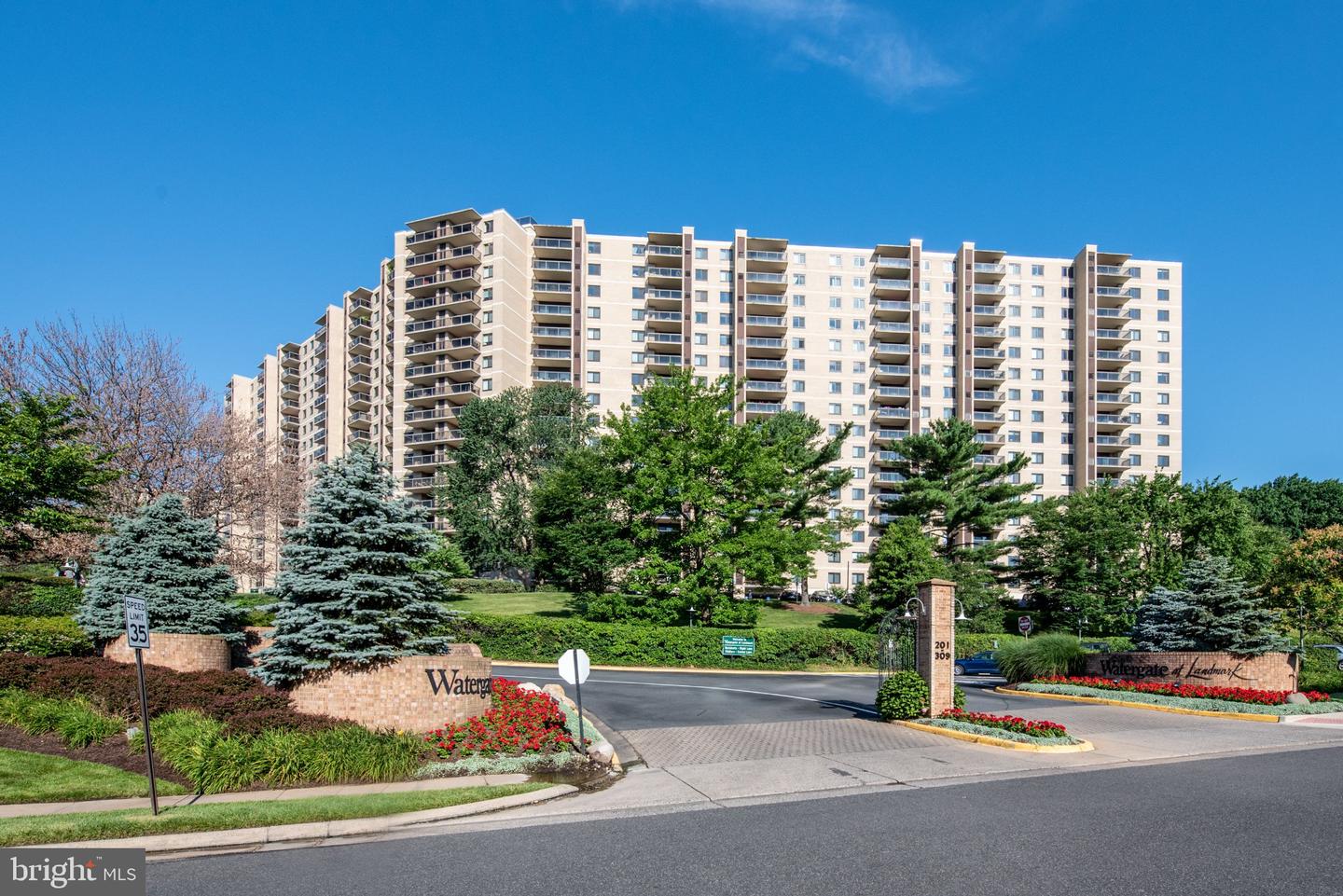 205 Yoakum Pkwy #1711 — photo
