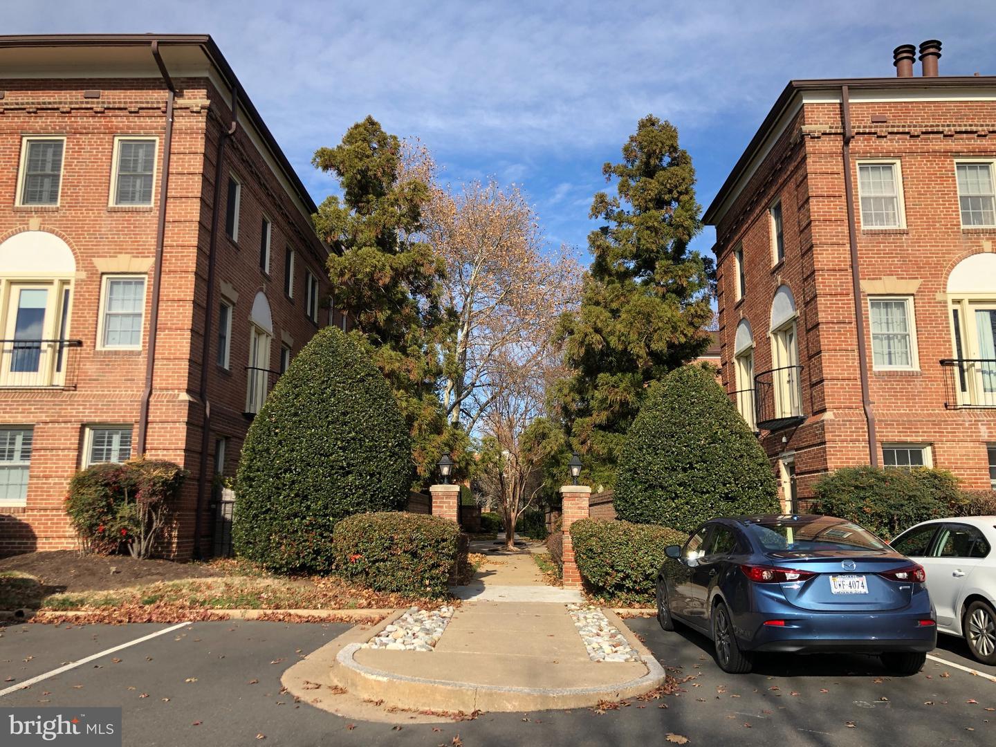 1111 N Pitt St #3a — photo