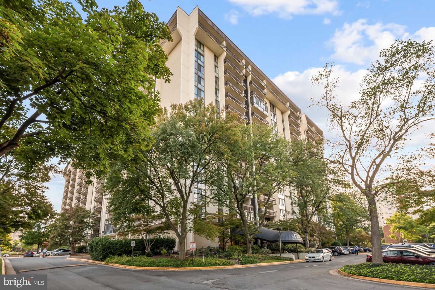 5300 Holmes Run Pkwy #812 — photo