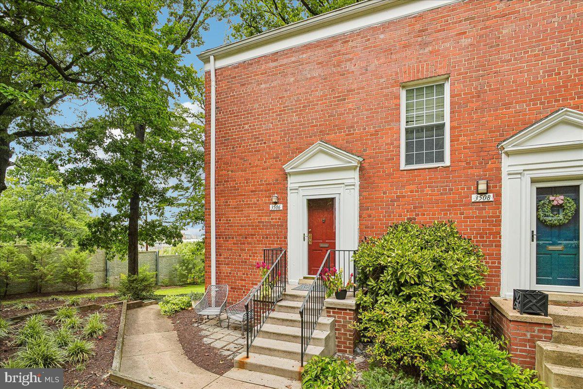 3506 Martha Custis Dr — photo