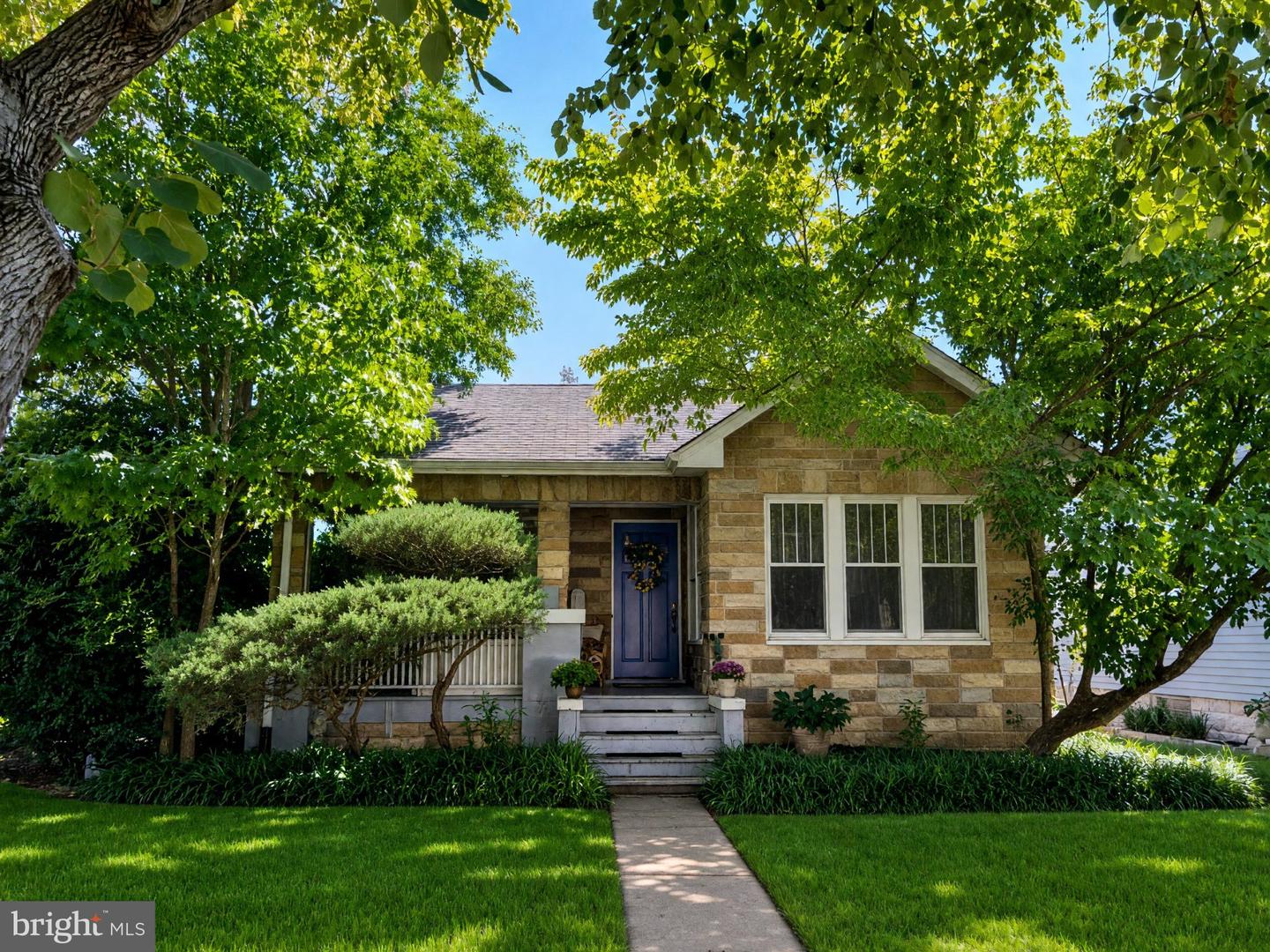 35 E Walnut St — photo